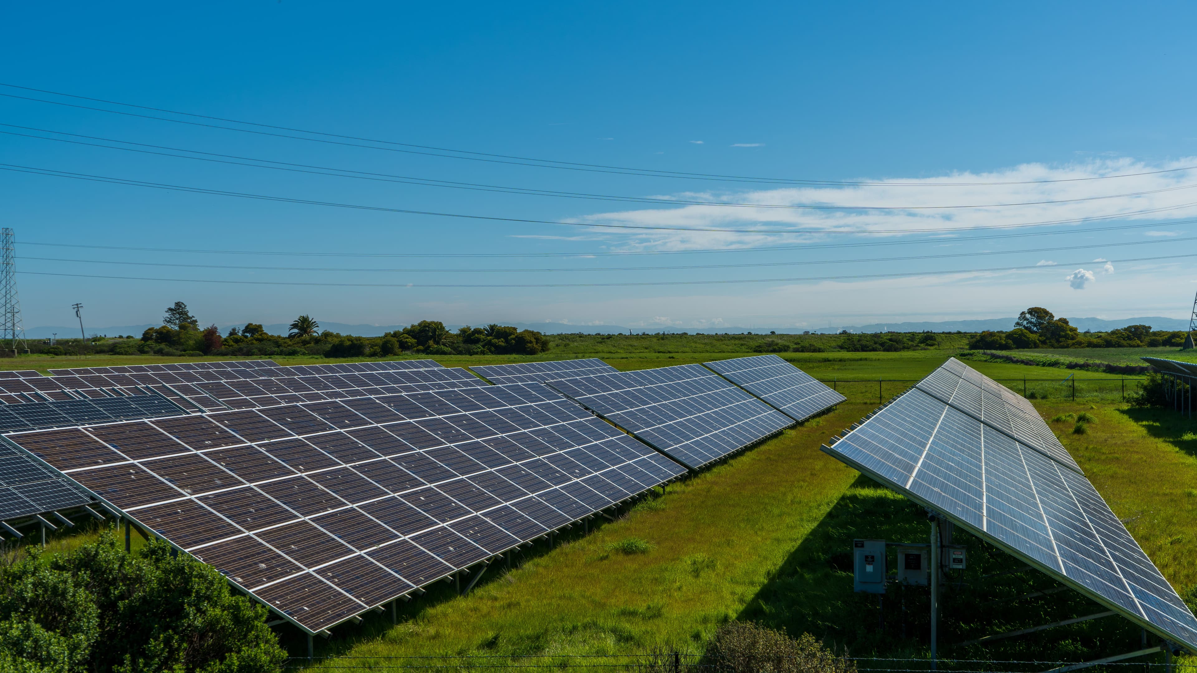 Granja solar, proyecto de energía renovable acompañado por Georecursos